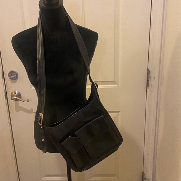 Gucci Elegant Black Leather Bag - Picture 1 of 5